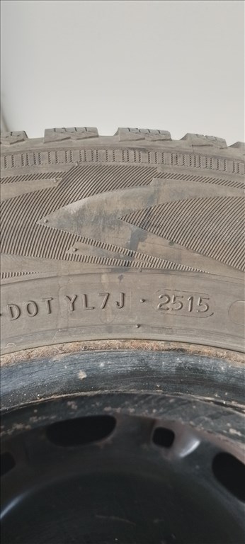 5x100 lyukosztású 14" használt lemezfelni, rajta 185/65 használt Nokian téli gumi gumi  3. kép