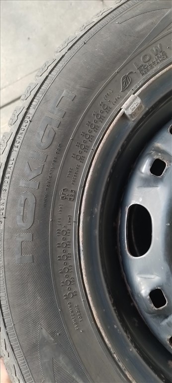  5x100 lyukosztású 14" használt lemezfelni, rajta 185/65 használt Nokian téli gumi gumi  4. kép