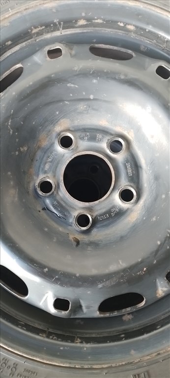  5x100 lyukosztású 14" használt lemezfelni, rajta 185/65 használt Nokian téli gumi gumi  8. kép