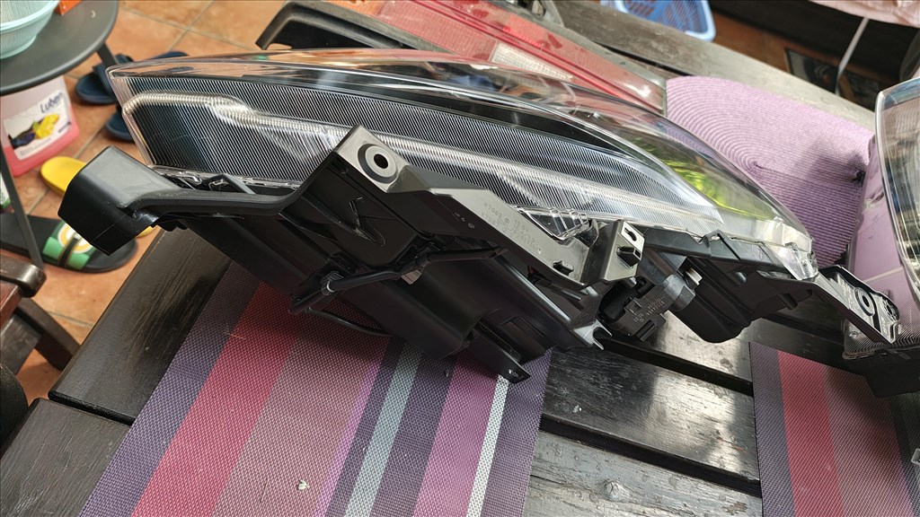 Suzuki Swift VII jobb első fényszóró  2. kép