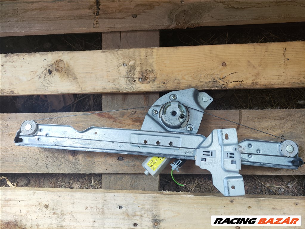 Dacia Duster I jobb első ablakemelő szerkezet motorral  807207961r 1. kép