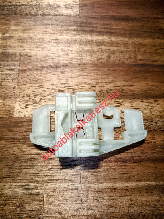 ABLAKEMELŐ ALKATRÉSZEK RAKTÁRRÓL 18. kép