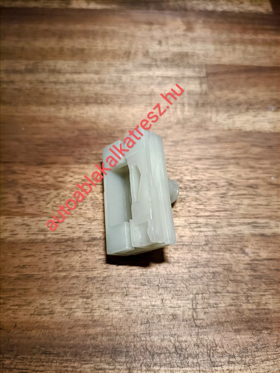 ABLAKEMELŐ ALKATRÉSZEK RAKTÁRRÓL 36. kép