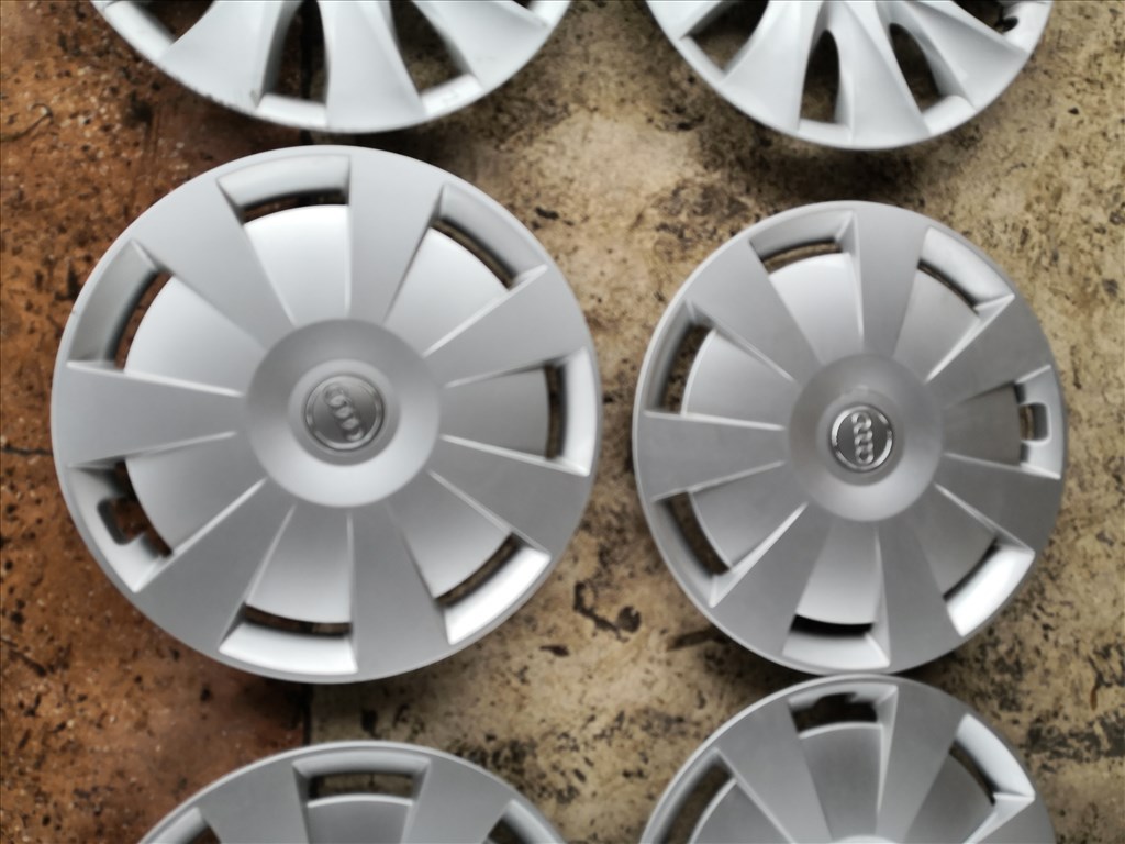 16-os Gyári Audi dísztárcsa 15000ft a 4db/13/ 1. kép