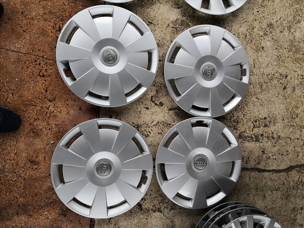 16-os Gyári Audi dísztárcsa 15000ft a 4db/13/ 3. kép