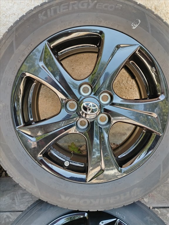  Toyota Yaris 2020-2024 15" alufelni 185/65 új Hankook nyári gumi  5. kép