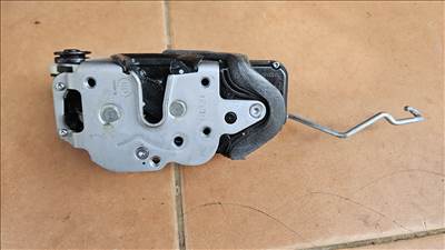 Opel Mokka Jobb hátsó ajtózár  13579546