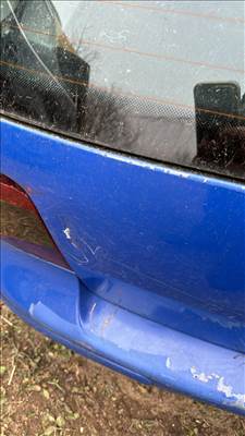 Volkswagen Golf IV csomagtér ajtó lw5z