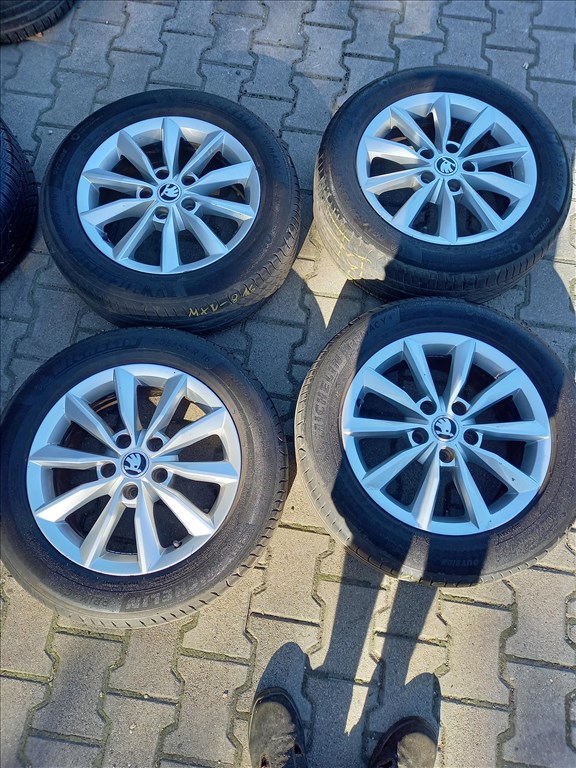 Skoda octavia 5x112-as 6.5x16" újszerű (gyári felni) alufelni 205/55R16 Michelin nyári gumi sxx2 1. kép