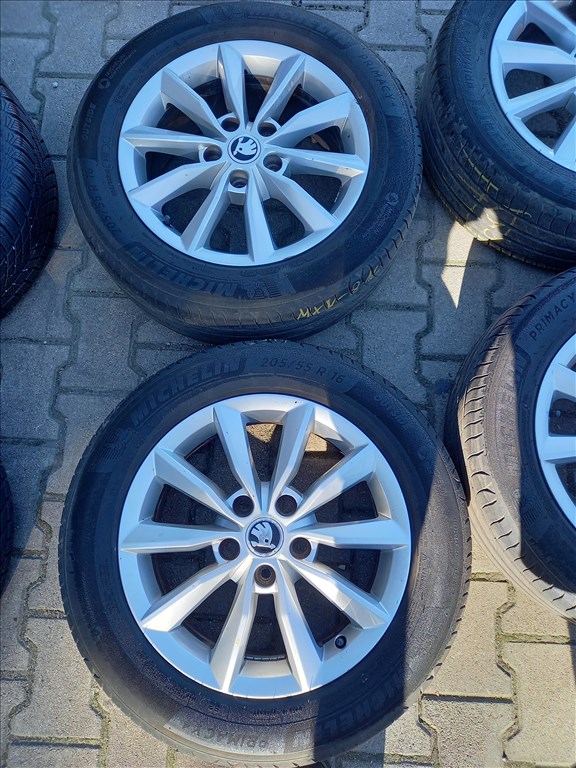 Skoda octavia 5x112-as 6.5x16" újszerű (gyári felni) alufelni 205/55R16 Michelin nyári gumi sxx2 2. kép