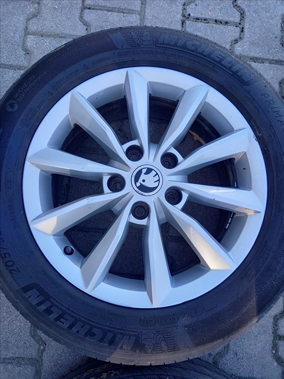Skoda octavia 5x112-as 6.5x16" újszerű (gyári felni) alufelni 205/55R16 Michelin nyári gumi sxx2 3. kép