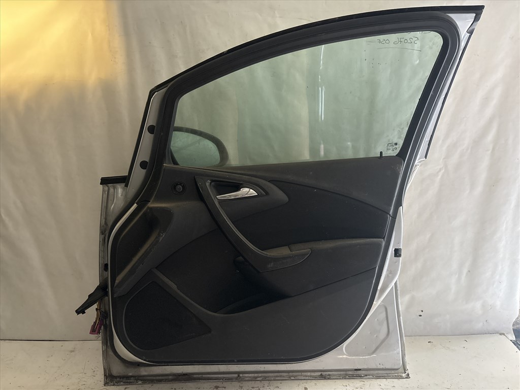 13766 Opel Astra J Jobb első Ajtó Ezüst z176 4. kép