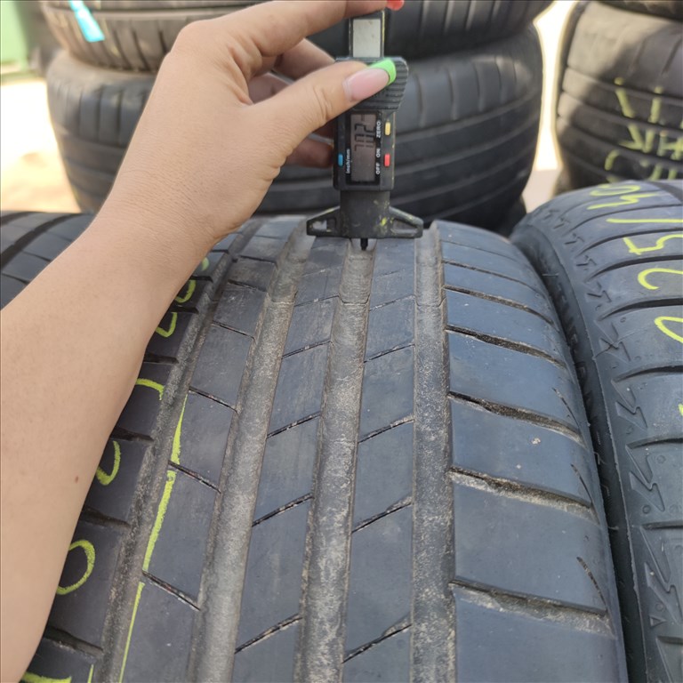 225/40 R19 Bridgestone nyári gumi 140000ft a 4db/182/ 1. kép