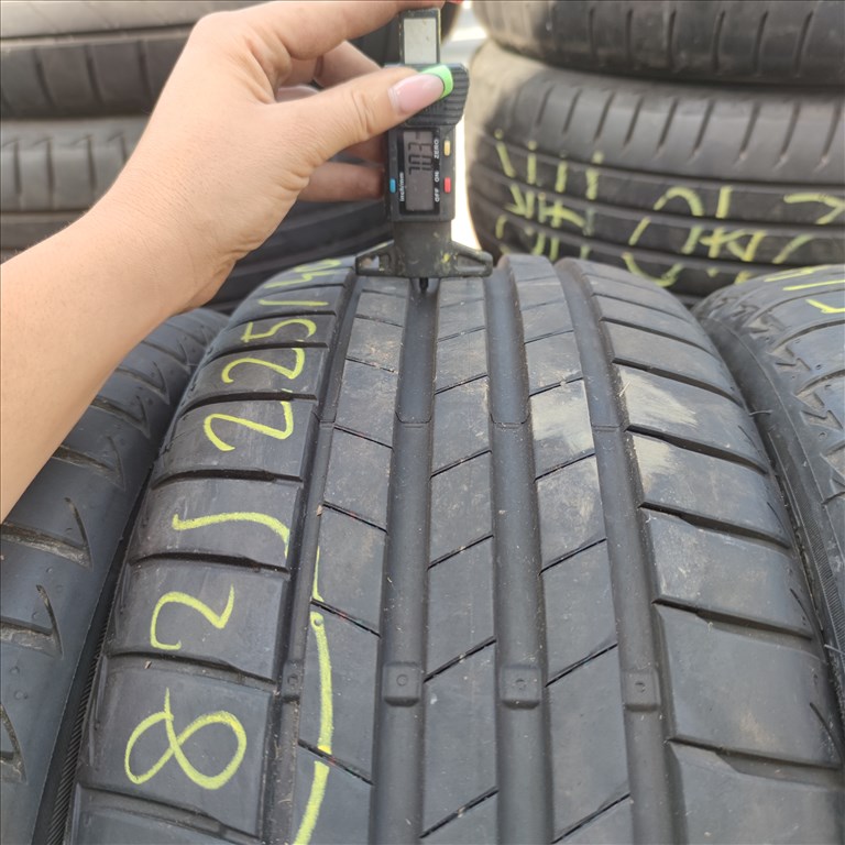 225/40 R19 Bridgestone nyári gumi 140000ft a 4db/182/ 2. kép