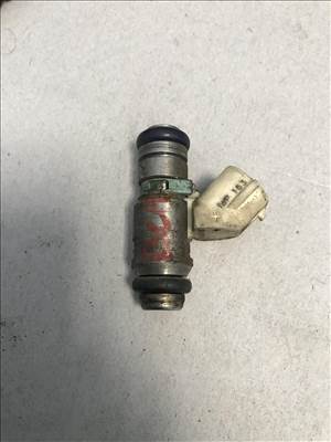 Volkswagen Golf V 1,4 16V BCA -- injektor 036031ac
