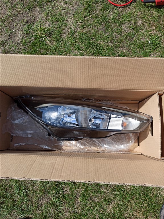 Ford Focus Mk3 F1EB-13W029-AGA jobb első fényszóró 1. kép