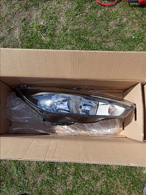 Ford Focus Mk3 F1EB-13W029-AGA jobb első fényszóró