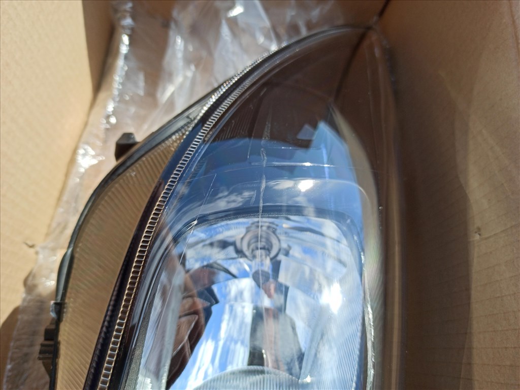 Ford Focus Mk3 F1EB-13W029-AGA jobb első fényszóró 2. kép