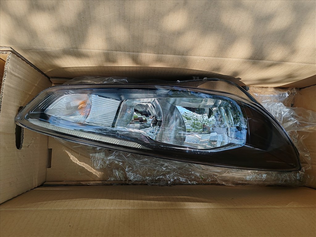 Ford Focus Mk3 F1EB-13W029-AGA jobb első fényszóró 4. kép