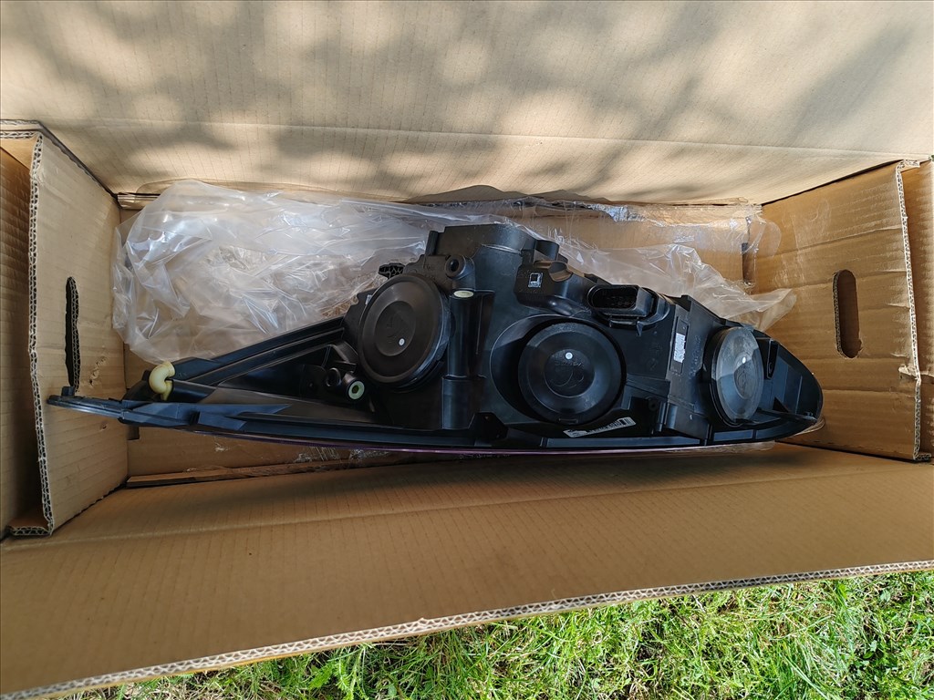 Ford Focus Mk3 F1EB-13W029-AGA jobb első fényszóró 7. kép