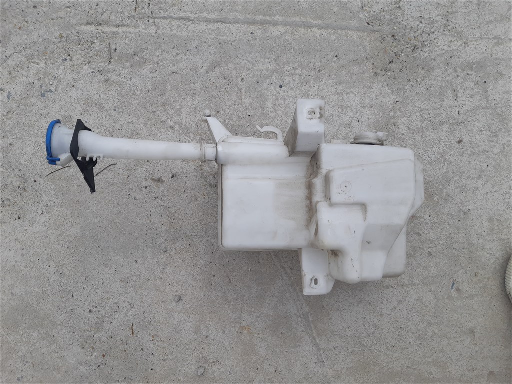 Bontásra: Volvo V40 ablakmosó folyadék tartály motorjával 31276094 yv1mv8431f2223368 1. kép