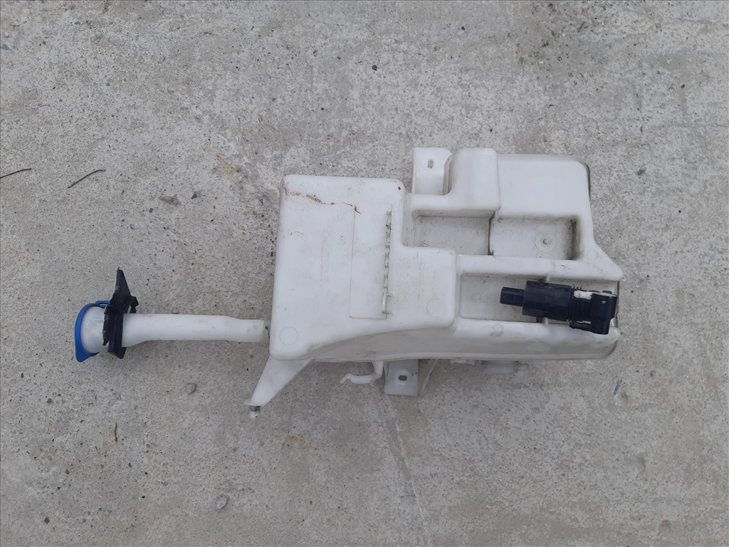 Bontásra: Volvo V40 ablakmosó folyadék tartály motorjával 31276094 yv1mv8431f2223368 4. kép