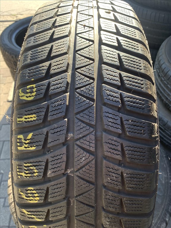  215/6516" újszerű Falken téli gumi  3. kép