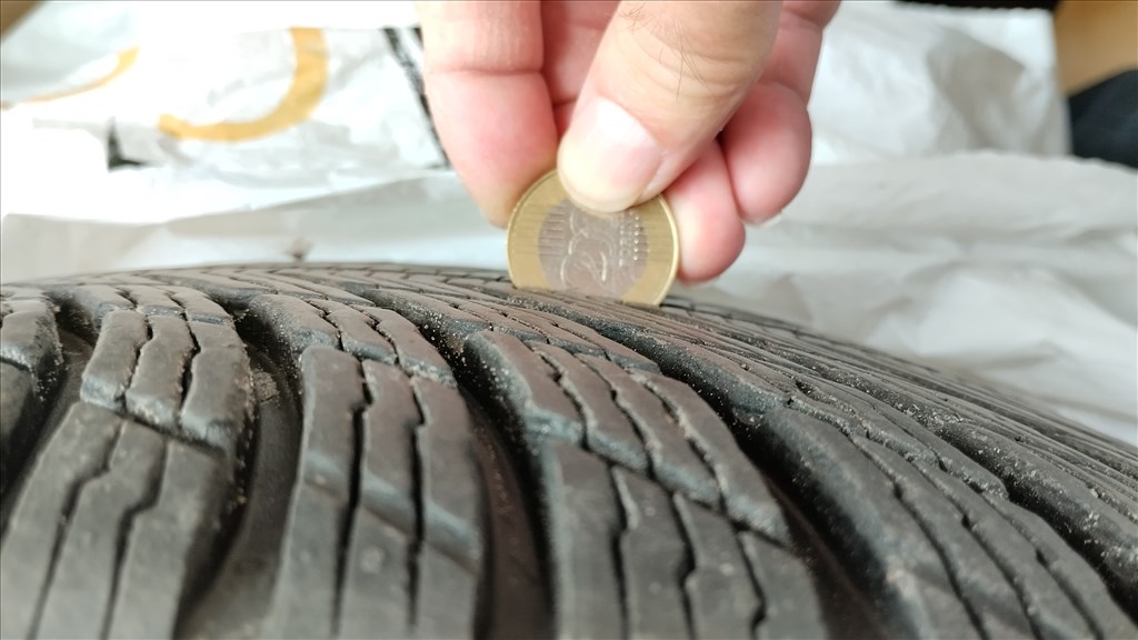  225/6517" SUV használt Michelin téli gumi 2019-es 6. kép