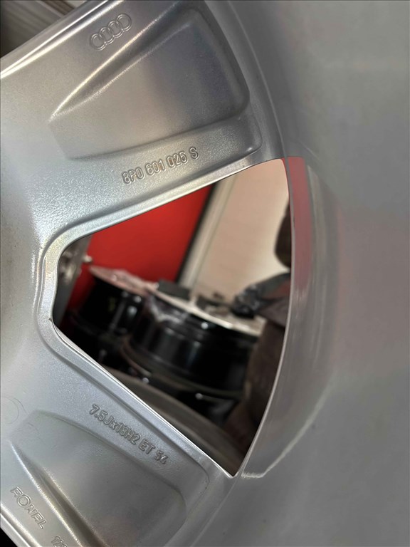 Audi A3 S-line 18" 5x112 gyári alufelni eladó 18 coll 7. kép