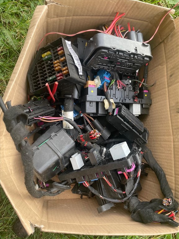 Volkswagen Passat B6 2.0 CR TDi Bontott Elektronika , Vezérlőelektronika , Motorelektronika 11. kép