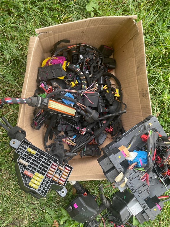 Volkswagen Passat B6 2.0 CR TDi Bontott Elektronika , Vezérlőelektronika , Motorelektronika 12. kép