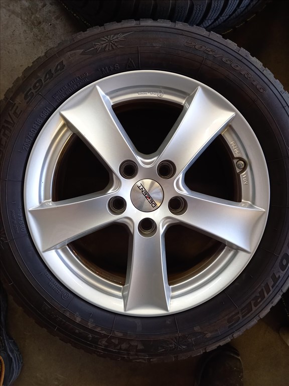 Hyundai Ioniq 5x114.3-as 6.5x16" újszerű Dezent alufelni 205/60R16 újszerű Toyo Tires téli gumi sxx1 3. kép