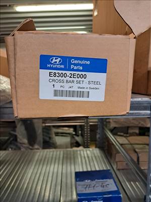 Eladó Hyundai Tucson 2004-06 Tetőcsomagtartó e83002e000