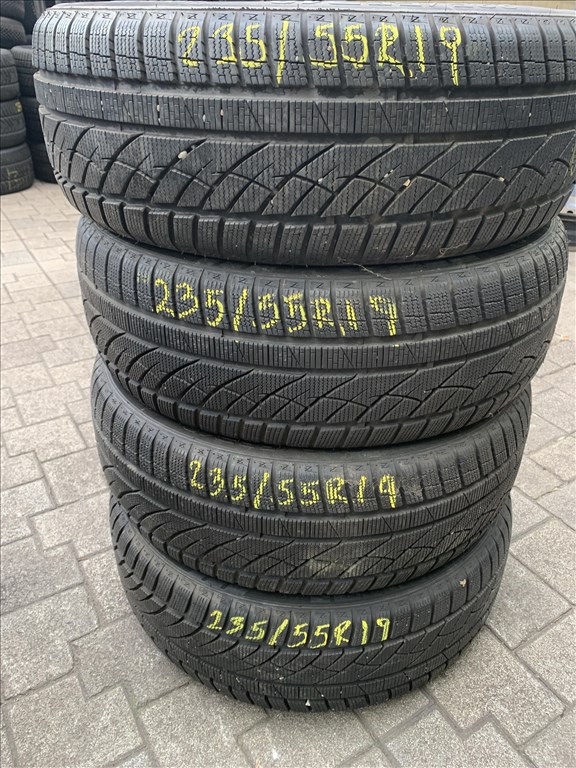  235/5519" újszerű Momo téli gumi  1. kép