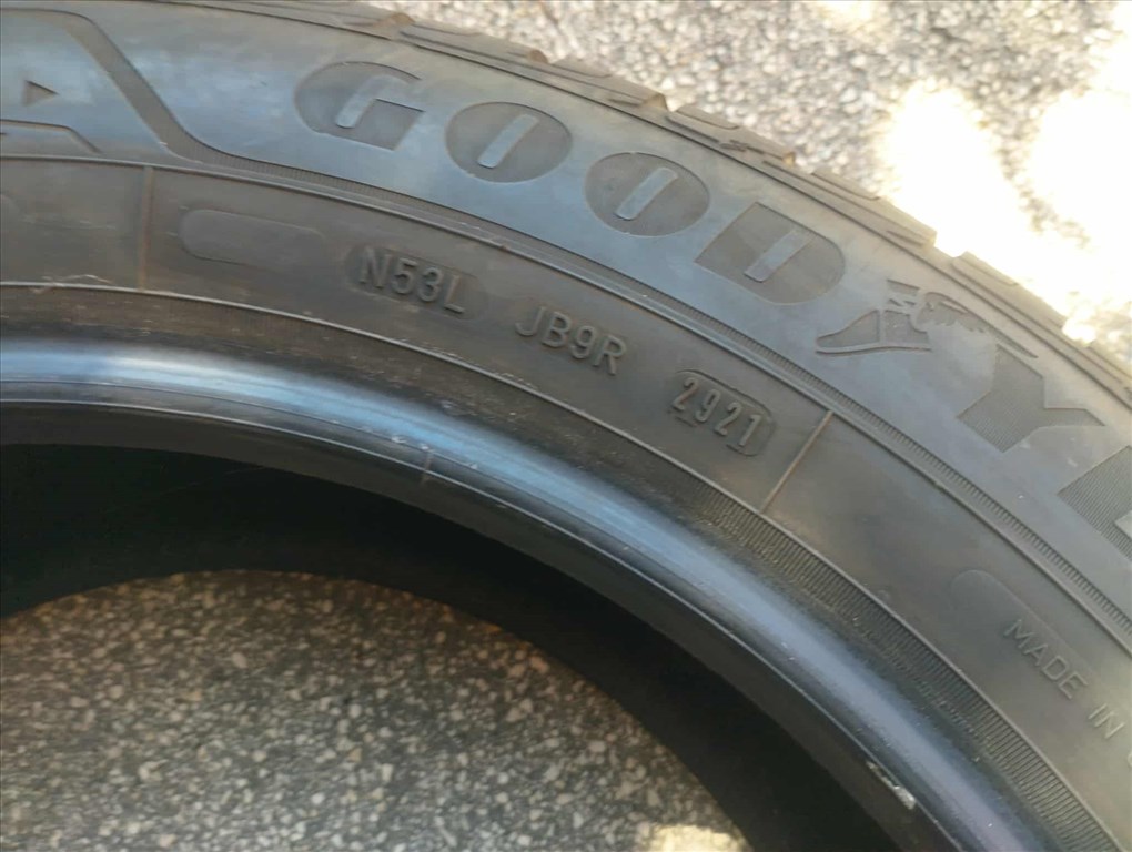 235/55 18 Goodyear téli gumi r18 " dot21 4. kép