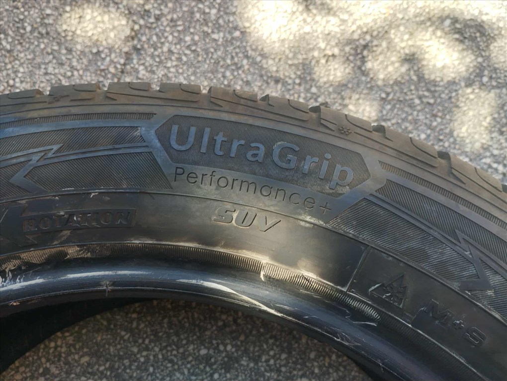 235/55 18 Goodyear téli gumi r18 " dot21 6. kép