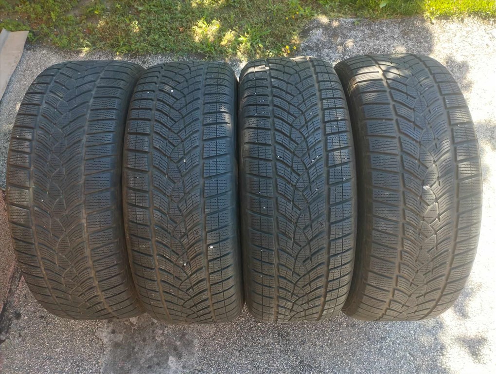 235/55 18 Goodyear téli gumi r18 " dot21 1. kép