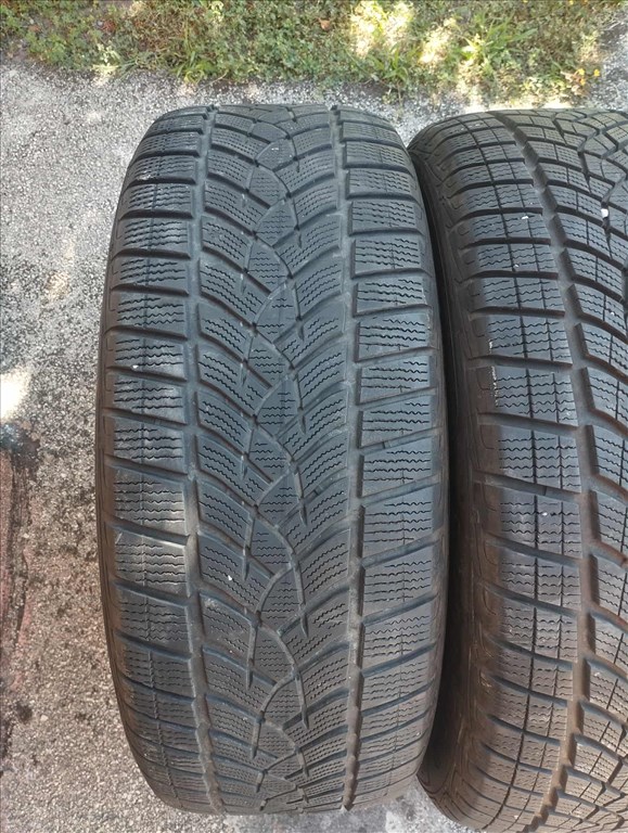 235/55 18 Goodyear téli gumi r18 " dot21 3. kép