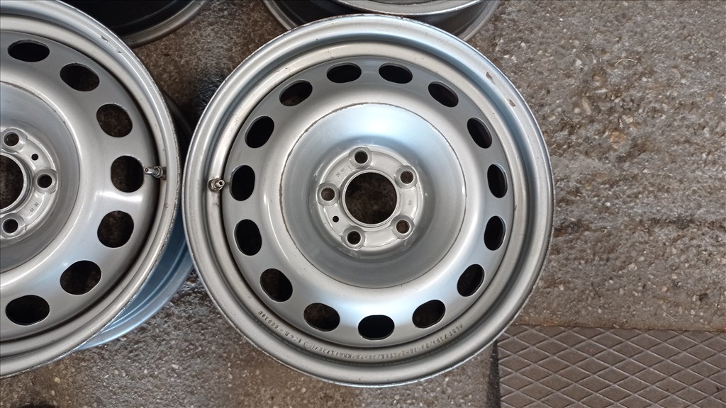  5x108 lyukosztású 7JJ 16" használt (gyári felni) lemezfelni 2. kép