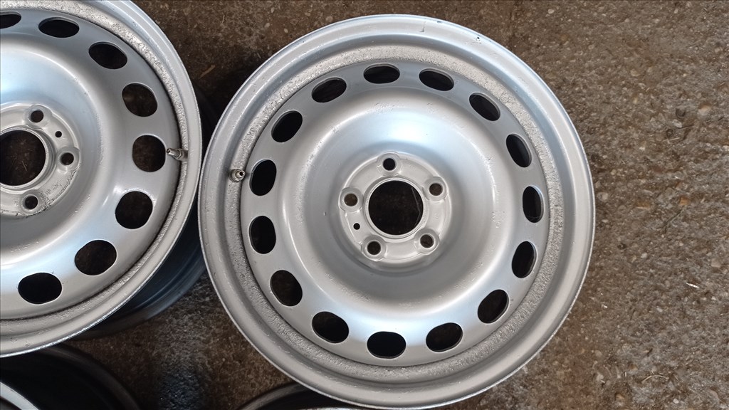  5x108 lyukosztású 7JJ 16" használt (gyári felni) lemezfelni 3. kép