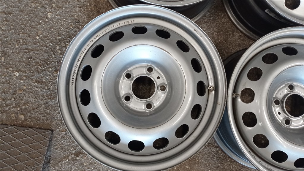  5x108 lyukosztású 7JJ 16" használt (gyári felni) lemezfelni 5. kép