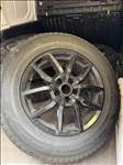 16" használt Dezent alufelni, rajta 235/65 használt Kumho téli gumi gumi