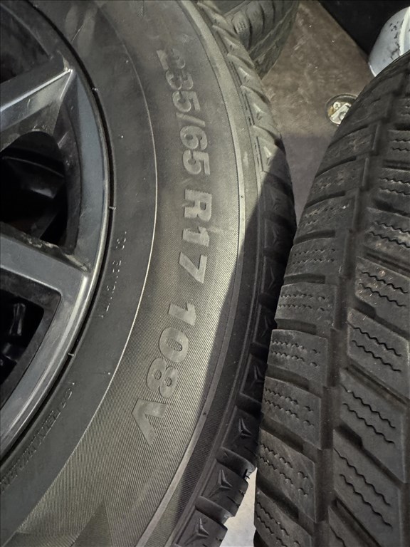  16" használt Dezent alufelni, rajta 235/65 használt Kumho téli gumi gumi  7. kép