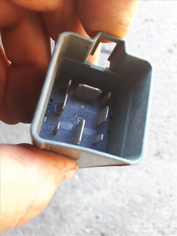 Ford Escort Mk5 relé  93ag8c616b1c v23141b2101x13 3. kép