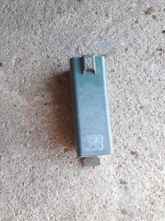 Ford Escort Mk5 relé  93ag8c616b1c v23141b2101x13 2. kép