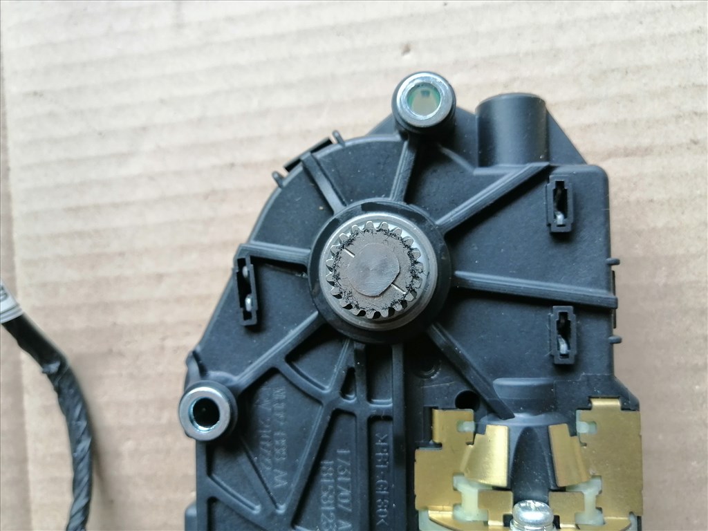 SsangYong Musso Tetőablak motor  7175038000 9. kép