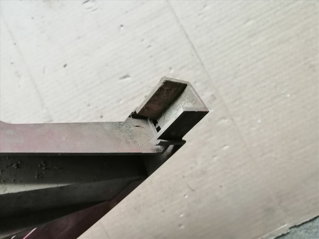 Mazda B 2500 Bal fényszóró Bajusz díszléc  uh71507k1 6. kép