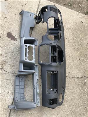 Suzuki Ignis műszerfal és alkatrészei eladók