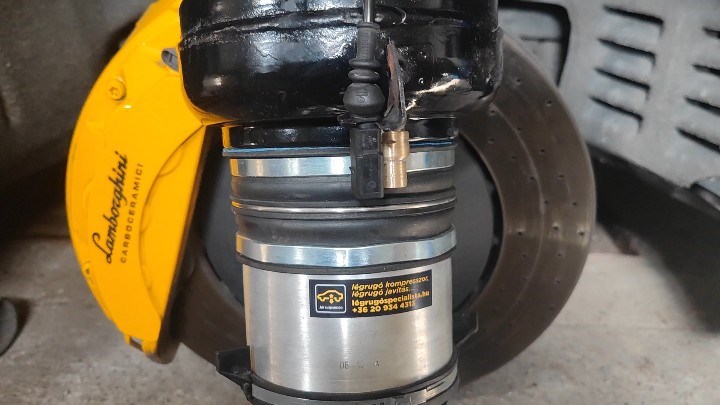 Mercedes AMG GT AMG C190 Légugó javítás, légrugó kompresszor javítás. 3. kép