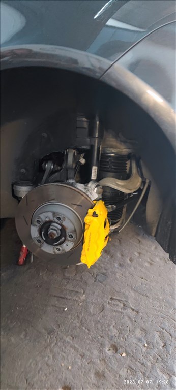 Mercedes AMG GT AMG C190 Légugó javítás, légrugó kompresszor javítás. 4. kép